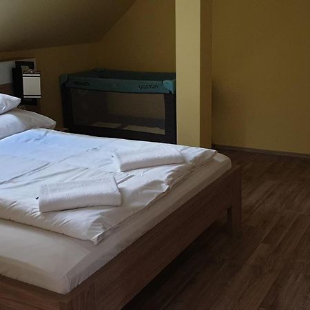 Szabo Lux Apartman Шарвар Экстерьер фото